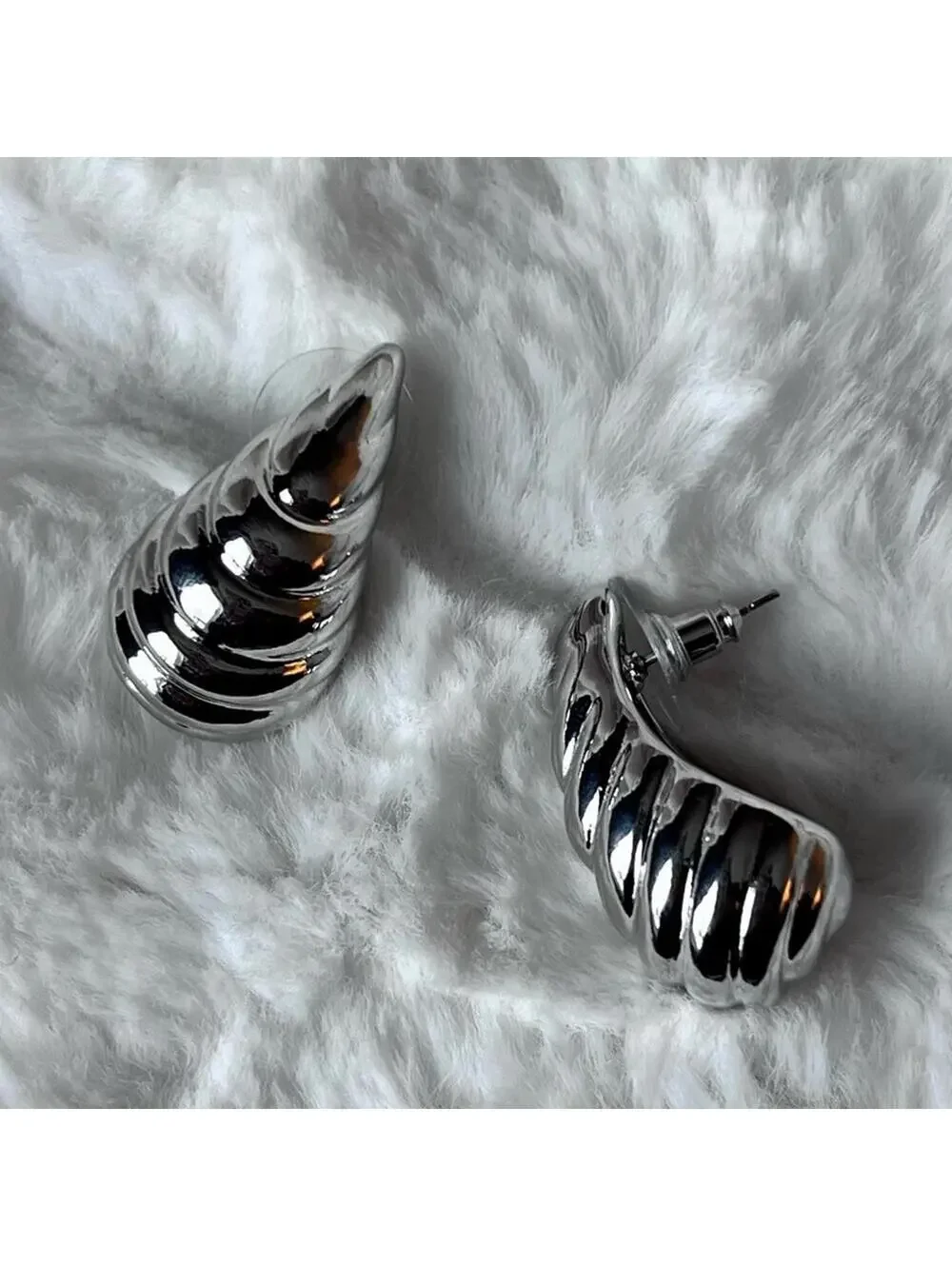 🆕 Chunky Silver Earrings Statement Tear Drop Croissant Crescent 80’s Mob Wife